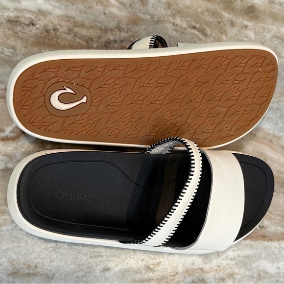 Women’s OLUKAI Pae white and black leather slide sandals- Size 9 - Picture 6 of 7